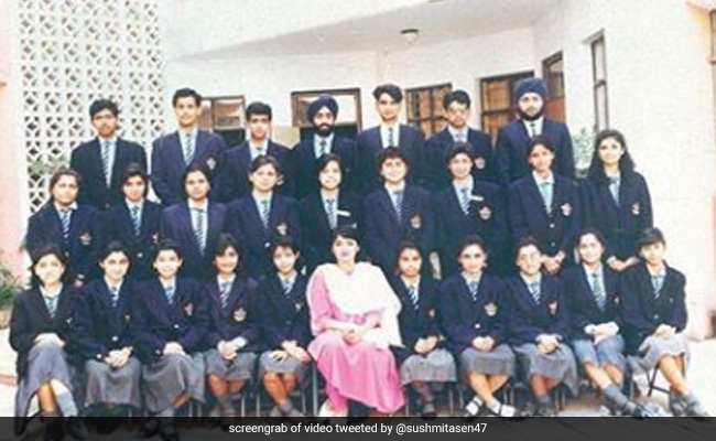 Can You Spot 'Not-So-Confident, Introvert' 17-Year-Old Sushmita Sen In This School Pic?