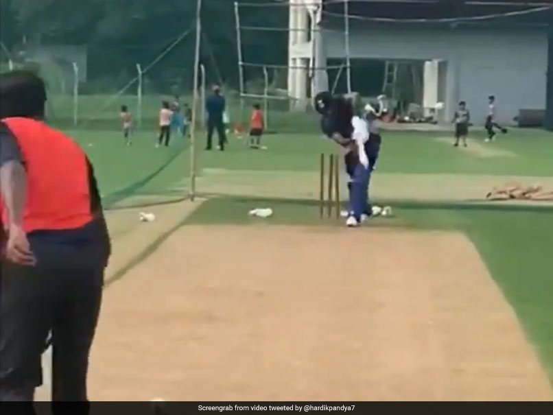 दक्षिण अफ्रीका के खिलाफ टी20 सीरीज से पहले नेट पर जमकर पसीना बहा रहे हैं हार्दिक, देखें VIDEO