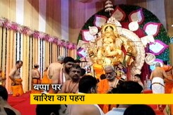 पंडालों में श्रद्धालुओं की कमी, गणेश चतुर्थी के दिन से हो रही बारिश पंडालों में श्रद्धालुओं की कमी, गणेश चतुर्थी के दिन से हो रही बारिश