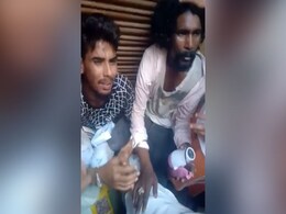 खरीददारी करने के लिए बठिंडा से दिल्ली आए दो युवकों को बच्चा चोर समझकर पीटा खरीददारी करने के लिए बठिंडा से दिल्ली आए दो युवकों को बच्चा चोर समझकर पीटा
