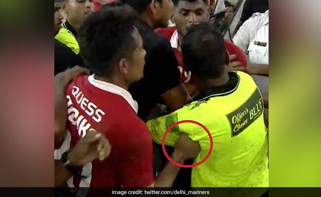 Kolkata League 2019: East Bengal Lost To Peerless, Referee Attacked Kolkata League 2019: East Bengal Lost To Peerless, Referee Attacked