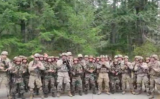 भारतीय और अमेरिकी जवान 'बदलूराम का बदन ज़मीन के नीचे है ' पर जमकर थिरके