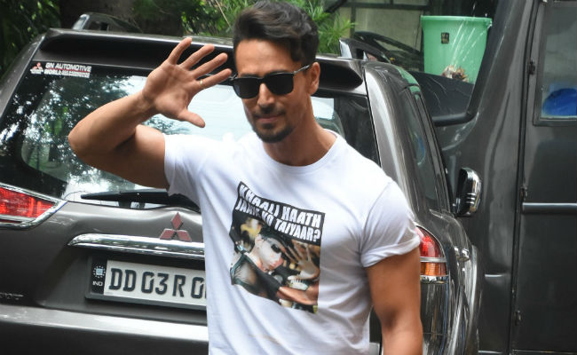 Tiger Shroff And Hrithik Roshan's 'T-Shirt <i>War</i>' Just Got Better. Don't Want This To End