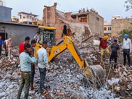 पंजाब के बटाला में पटाखा फैक्ट्री में धमाके के बाद लगी आग, 23 लोगों की मौत- घटना की होगी मजिस्ट्रियल जांच पंजाब के बटाला में पटाखा फैक्ट्री में धमाके के बाद लगी आग, 23 लोगों की मौत- घटना की होगी मजिस्ट्रियल जांच