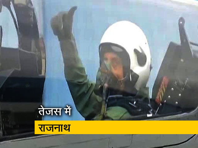 तेजस लड़ाकू विमान में राजनाथ सिंह ने भरी उड़ान