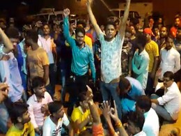 आरएसएस के नगर प्रचारक से मारपीट: बीजेपी और RSS कार्यकर्ताओं ने किया थाने का घेराव आरएसएस के नगर प्रचारक से मारपीट: बीजेपी और RSS कार्यकर्ताओं ने किया थाने का घेराव