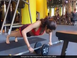 जिम में जाह्नवी कपूर की एक्सरसाइज को देख छूट जाएंगे पसीने, देखें वायरल Video जिम में जाह्नवी कपूर की एक्सरसाइज को देख छूट जाएंगे पसीने, देखें वायरल Video