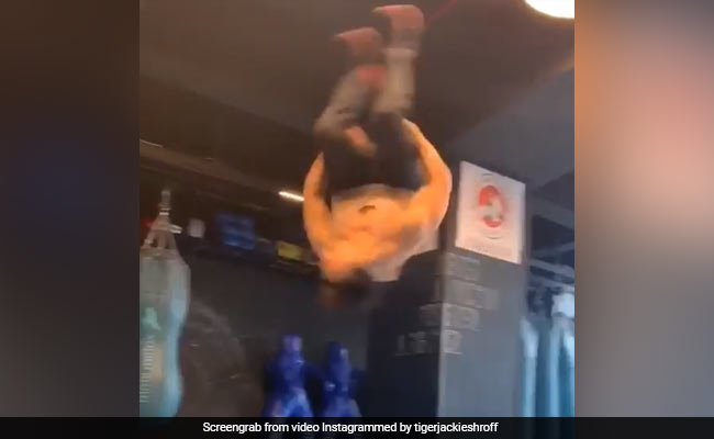 Tiger Shroff ने फैन्स को दिया चैलेंज, बोले- ये करके दिखाओ...देखें Video