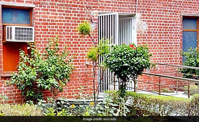 Woman Enters Girls Hostel Of SRCC In Delhi, Steals Cash, FIR Filed