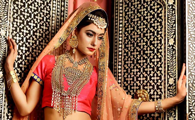 Make A Chic Case For <i>Gotta Patti</i> With These 8 Style Picks