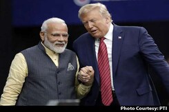 When PM Modi, Trump Walked Hand-In-Hand In A Rock Star-Like Show When PM Modi, Trump Walked Hand-In-Hand In A Rock Star-Like Show