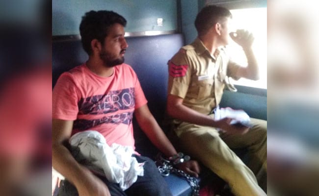 1 लाख का इनामी बदमाश सलमान उर्फ 'दांत टूटा' आखिरकार हत्थे चढ़ा, 6 पुलिसवालों को चकमा देकर हुआ था फरार