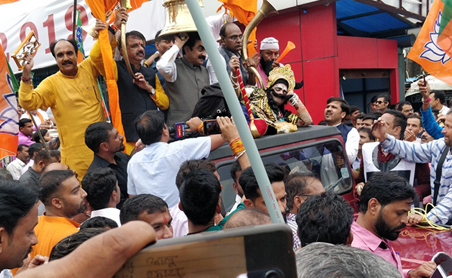 Hundreds Arrested As BJP Tries To "Wake Up" Kamal Nath Government With Bells, Conchs