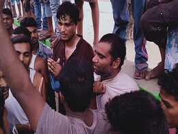 समस्तीपुर : इंजीनियर पहुंचे रेलवे लाइन का सर्वे करने, ग्रामीणों ने बच्चा चोर बताकर धुन दिया समस्तीपुर : इंजीनियर पहुंचे रेलवे लाइन का सर्वे करने, ग्रामीणों ने बच्चा चोर बताकर धुन दिया