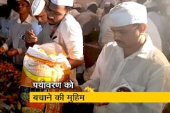 मुंबई: NGO ने चलाई पर्यावरण को बचाने की मुहिम, कई टन फूलों को समुद्र में जाने से रोका मुंबई: NGO ने चलाई पर्यावरण को बचाने की मुहिम, कई टन फूलों को समुद्र में जाने से रोका