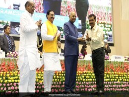 46 Educators Conferred National Teachers' Award 46 Educators Conferred National Teachers' Award