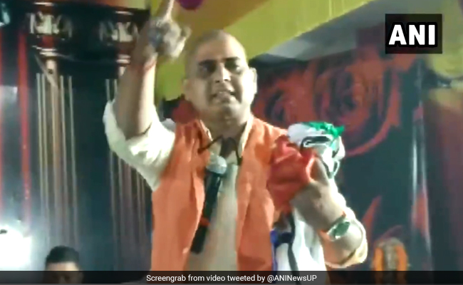 BJP Leader's Magic Show At Rally In Rampur Ahead Of Bypoll
