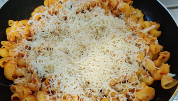 Winter Special: This Cheese Loaded Tomato Macaroni Will Be Your Next Go-To Comfort Food