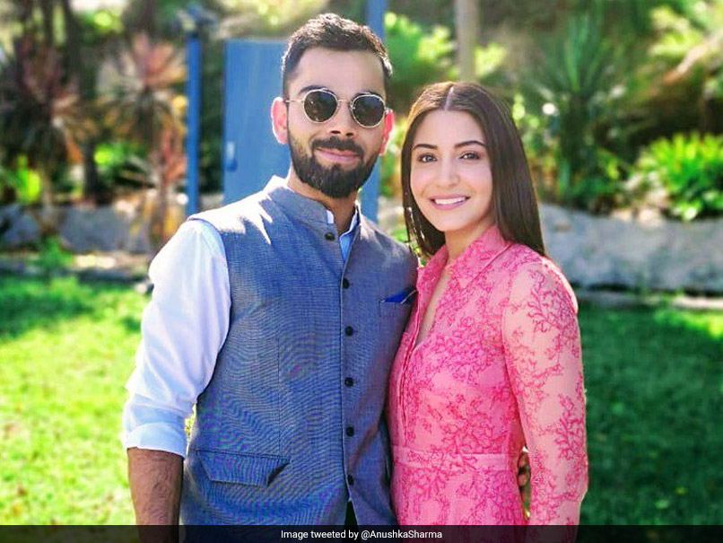 अनुष्का शर्मा को बैक सीट पर बिठाकर विराट कोहली ने मुंबई की सड़कों पर खूब दौड़ाई स्कूटी, फैन्स बोले- सादगी देखो