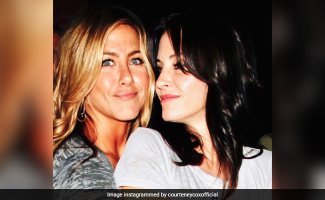Jennifer Aniston Welcomed To Instagram By Courteney Cox With Iconic <i>F.R.I.E.N.D.S</i> Line: 'It Sucks. You're Gonna Love It'