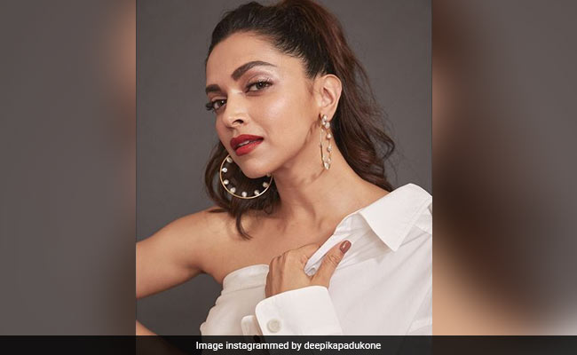 दीपिका पादुकोण ने पंजाबी सिंगर हार्डी संधू संग जमकर किया डांस, Video देख आप भी कहेंगे वाह!