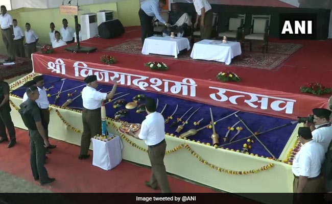 RSS Chief Mohan Bhagwat Performs <i>"Shastra Puja"</i> On Dussehra, Nitin Gadkari Present