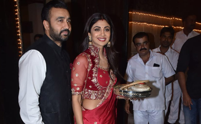 Karwa Chauth 2019: How Shilpa, Anushka, Sonali And The Kapoors Celebrated The Festival