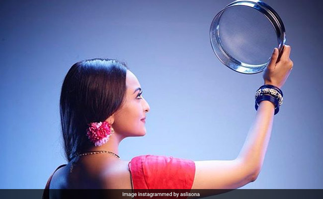 Karwa Chauth 2019: Sonakshi Sinha Wishes Fans In '<i>Dabangg</i>' Style