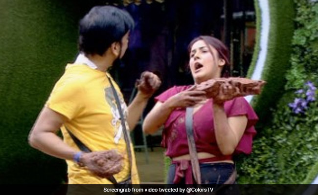 बिग बॉस के घर में सिद्धार्थ डे ने शहनाज गिल को कहा भला-बुरा, क्या सलमान खान लेंगे कोई एक्शन- देखें Video