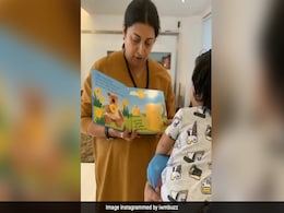 एकता कपूर के बेटे के लिए स्मृति ईरानी लाईं किताबें, पढ़ाने लगीं तो बोलीं- 'मासी जी आप...' देखें VIDEO एकता कपूर के बेटे के लिए स्मृति ईरानी लाईं किताबें, पढ़ाने लगीं तो बोलीं- 'मासी जी आप...' देखें VIDEO