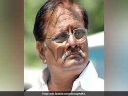 Maharashtra Election Result 2019: Ahead Of Poll Result, Dhule Candidate Spends Night Outside Strongroom Maharashtra Election Result 2019: Ahead Of Poll Result, Dhule Candidate Spends Night Outside Strongroom