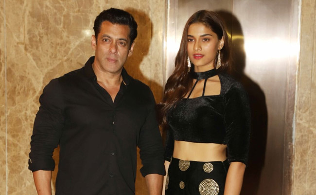 Salman Khan Attends Ramesh Taurani's Diwali Party With <i>Dabangg 3</i> Co-Star Saiee Manjrekar