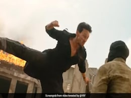 'WAR' में ऋतिक और टाइगर की फाइट देख मायूस हुई ये नन्हीं फैन, तो एक्टर बोले- मैं तुमसे मिलना चाहता हूं... 'WAR' में ऋतिक और टाइगर की फाइट देख मायूस हुई ये नन्हीं फैन, तो एक्टर बोले- मैं तुमसे मिलना चाहता हूं...