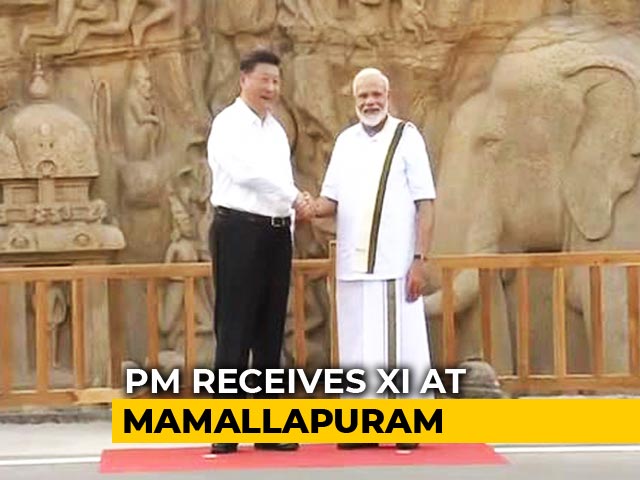 Dressed In <i>Veshti</i>, PM Gives Xi Jinping A Tour Of Ancient Tamil Monuments