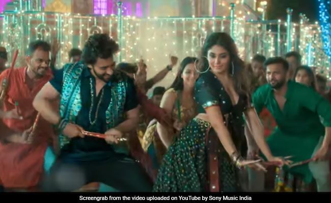 Garba 2019: Top Five Garba Songs For Dandiya Nights