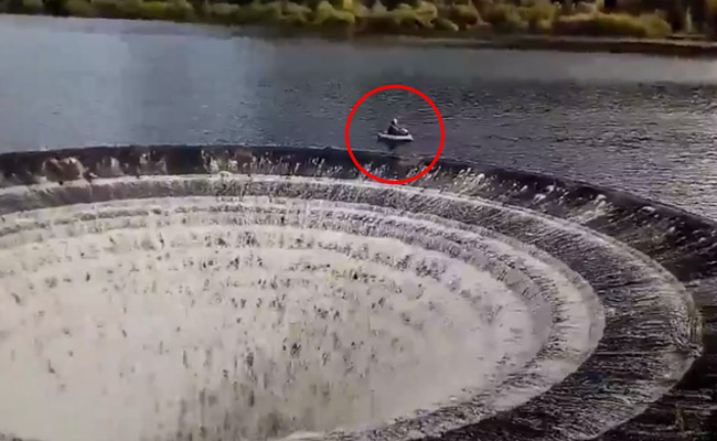 Caught On Camera: Fishermen Sail Dangerously Close To 66-Foot Plug Hole