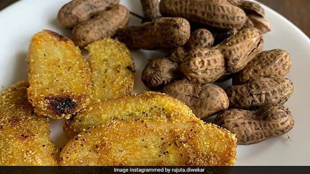 Raw banana and boiled peanuts can have beneficial effects on digestion