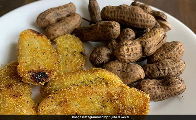 Raw banana and boiled peanuts can have beneficial effects on digestion