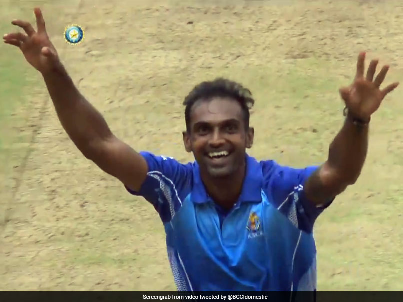 Vijay Hazare Trophy: डिस्कस थ्रोअर से तेज गेंदबाज बने अभिमन्यु मिथुन ने बर्थडे पर किया कमाल, फाइनल में ली हैट्रिक