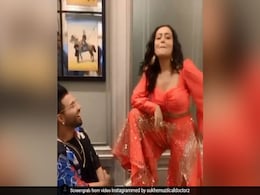 Neha Kakkar ने इस पंजाबी सिंगर के साथ किया रोमांटिक डांस, Video ने मचाई धूम Neha Kakkar ने इस पंजाबी सिंगर के साथ किया रोमांटिक डांस, Video ने मचाई धूम