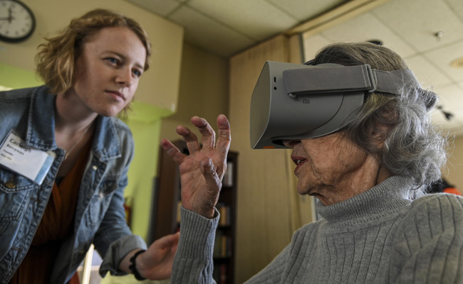 Woman Helps Old Age Residents "Explore" World With Goggle Headsets