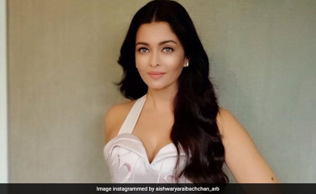 ऐश्वर्या राय बच्चन का व्हाइट गाउन में दिखा खूबसूरत अंदाज, Viral Photo देख तारीफ करते नहीं थक रहे फैंस