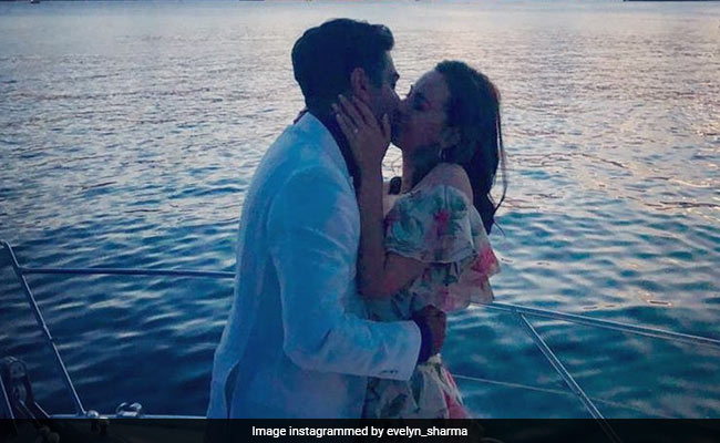 <i>Saaho</i> Actress Evelyn Sharma Is Engaged, Shares Romantic Proposal Pic