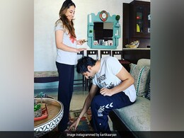 Bhai Dooj पर कार्तिक आर्यन ने छुए बहन के पांव, तो यूं मिला आशीर्वाद, बार-बार देखेंगे यह शानदार फोटो Bhai Dooj पर कार्तिक आर्यन ने छुए बहन के पांव, तो यूं मिला आशीर्वाद, बार-बार देखेंगे यह शानदार फोटो