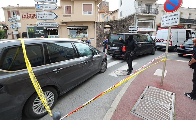 Man Breaks Into French Museum, Threatens To Make It "Hell"