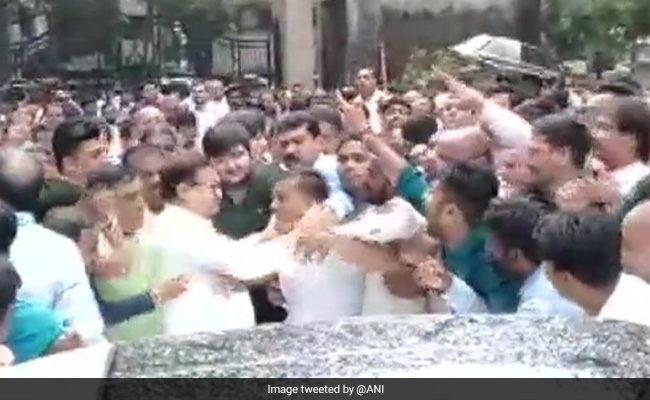 Maharashtra Assembly Elections 2019: Ex-Minister's Supporters Attack BJP Candidate's Car In Mumbai