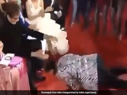 रणवीर सिंह अक्षय के साथ कर रहे थे डांस, तभी दिखे अमिताभ और लेट गए उनके कदमों में...देखें Viral Video रणवीर सिंह अक्षय के साथ कर रहे थे डांस, तभी दिखे अमिताभ और लेट गए उनके कदमों में...देखें Viral Video