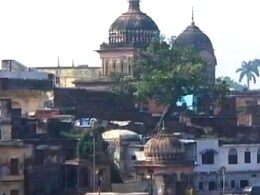 अयोध्या पर फैसले से पहले BJP-RSS ने मुस्लिम समुदाय को भरोसे में लेने के प्रयास शुरू किए अयोध्या पर फैसले से पहले BJP-RSS ने मुस्लिम समुदाय को भरोसे में लेने के प्रयास शुरू किए