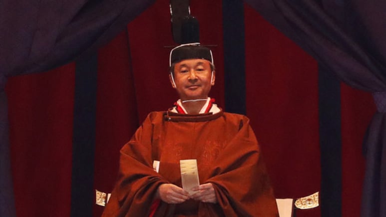 Japanese Man Strips Naked, Climbs Barrier During Emperor's New Year Greeting