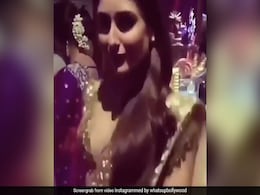 दिवाली पार्टी में यूं इतरा कर डांस कर रही थीं करीना कपूर, अब वायरल हो रहा है Video दिवाली पार्टी में यूं इतरा कर डांस कर रही थीं करीना कपूर, अब वायरल हो रहा है Video
